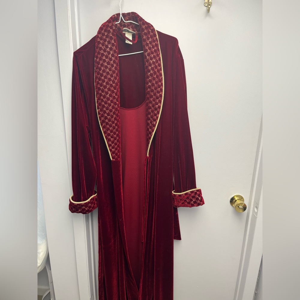 Vanity Fair Robe